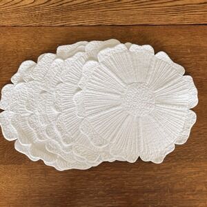 Quilted Cotton Placemats Set of 6 White Round Scalloped Washable 13in Cotton
